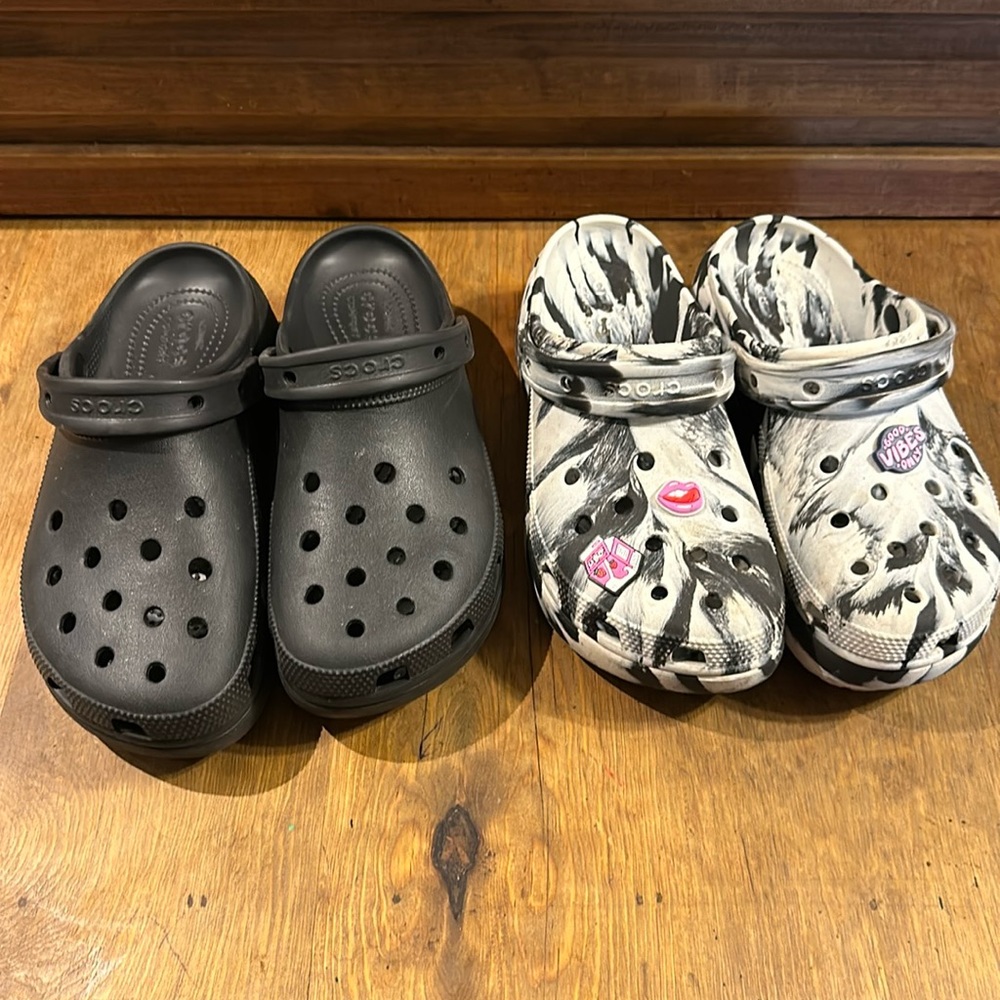 2 pairs of Classic Platform Crocs